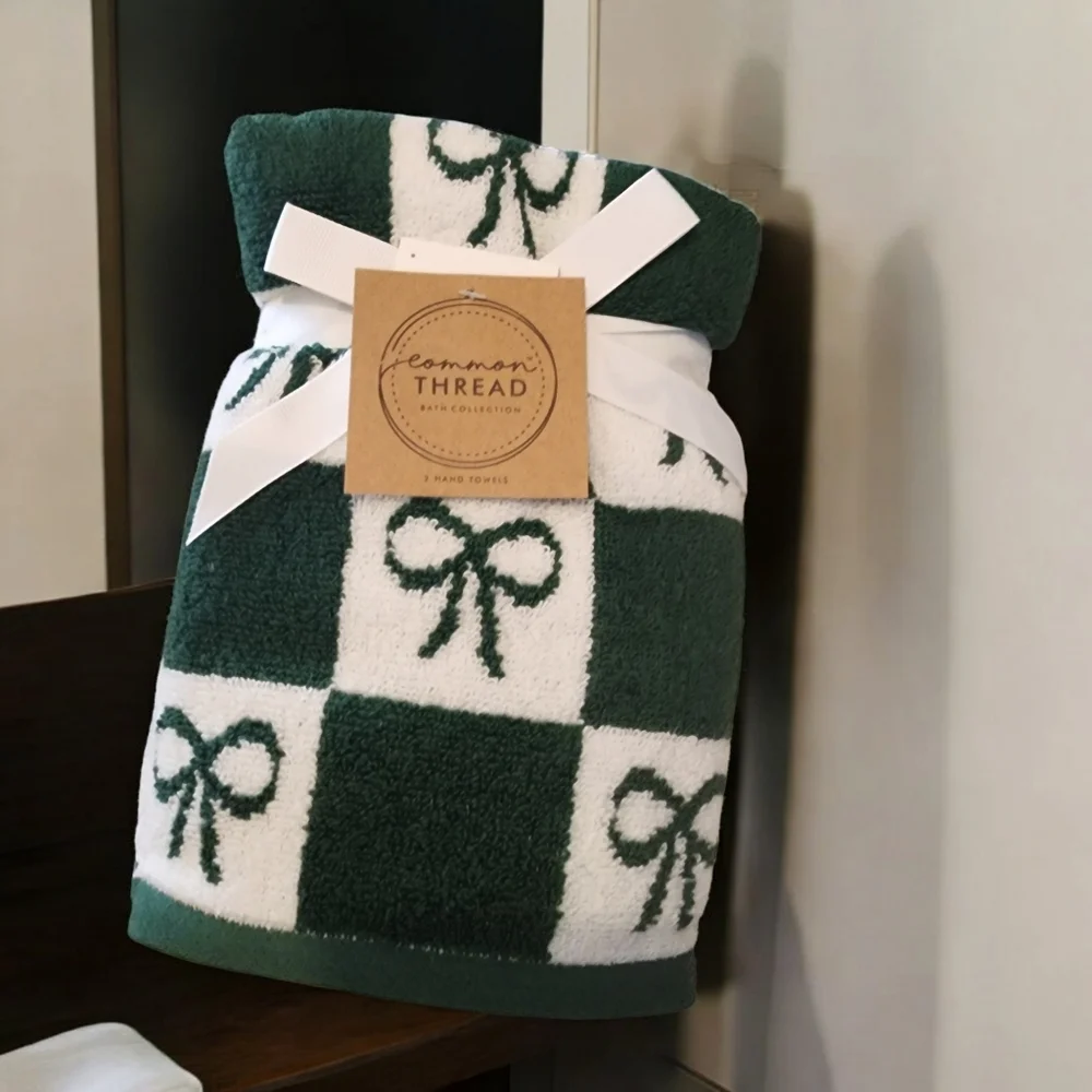 Common Thread Green White S/2 Hand Towels Bows Ribbions